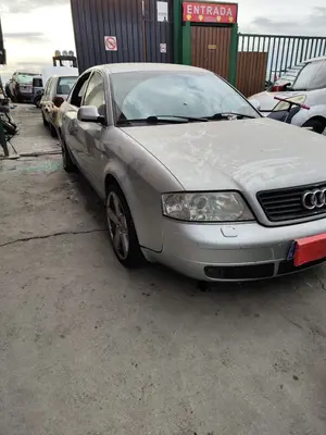 AUDI A6 BERLINA (4B2) foto 3