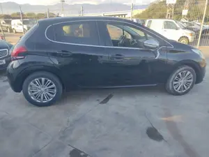 PEUGEOT 208 foto 4
