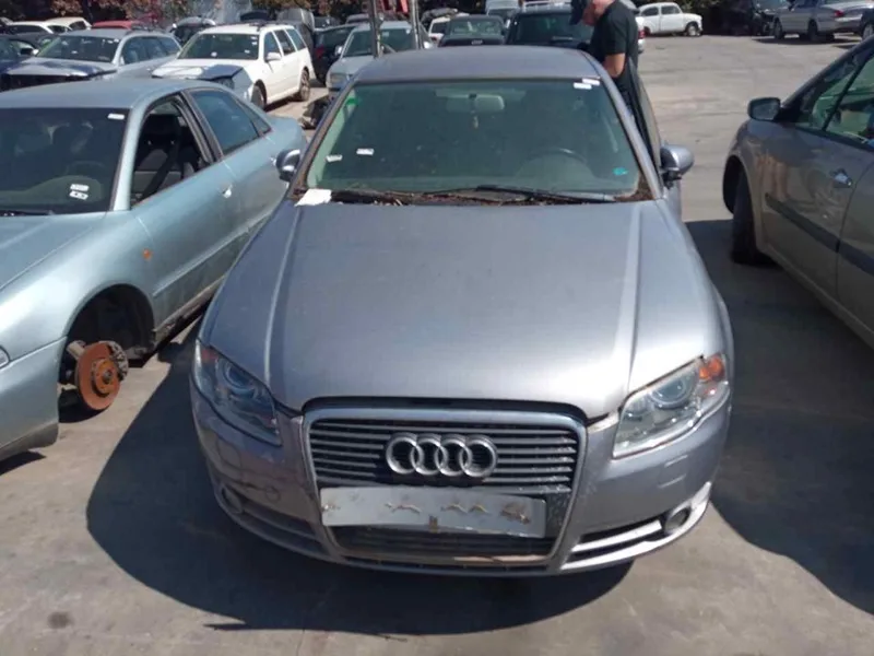 AUDI A4 BERLINA (8E)