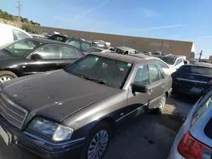 MERCEDES-BENZ CLASE C (BM 202) BERLINA foto 2