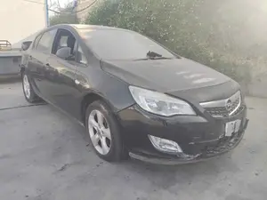 OPEL ASTRA J BERLINA 5P foto 2