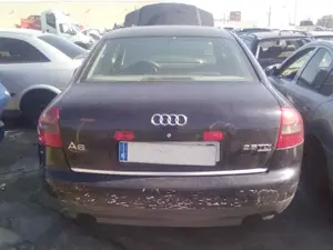 AUDI A6 BERLINA (4B2) foto 17