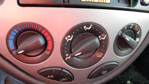 FORD FOCUS BERLINA (CAK) foto 18