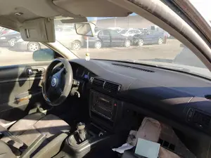 VOLKSWAGEN PASSAT BERLINA (3B3) foto 2