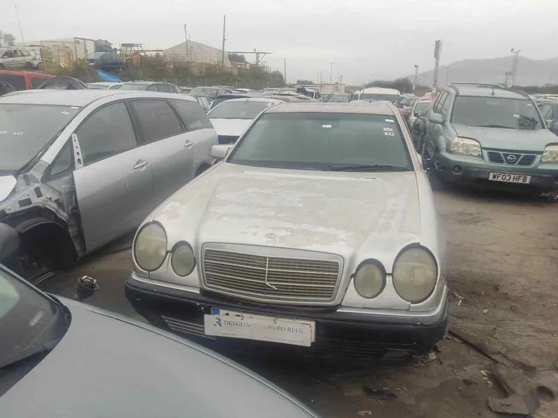 MERCEDES-BENZ CLASE E (BM 210) BERLINA