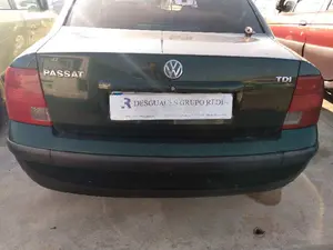 VOLKSWAGEN PASSAT BERLINA (3B2) foto 7