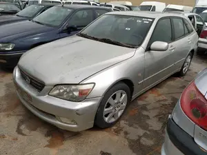LEXUS IS 200 (GXE10) foto 2