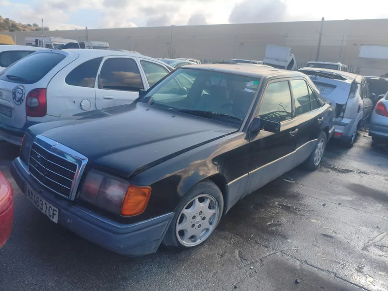 MERCEDES-BENZ CLASE 124 (BM 124) BERLINA