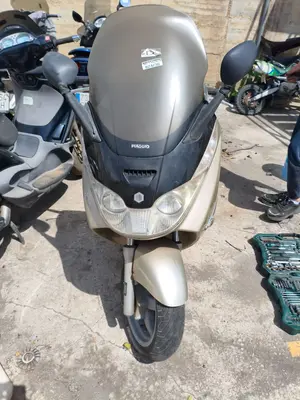 PIAGGIO (VESPA) X 8 foto 1