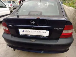 OPEL VECTRA B BERLINA foto 2
