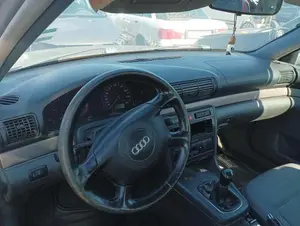 AUDI A4 AVANT (B5) foto 2