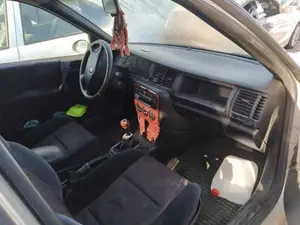 OPEL VECTRA B BERLINA foto 4