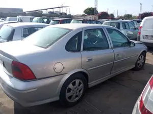 OPEL VECTRA B BERLINA foto 3