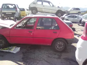 PEUGEOT 205 BERLINA foto 8