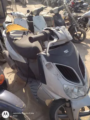 APRILIA SPORTCITY 125 / 200 / 250 foto 4