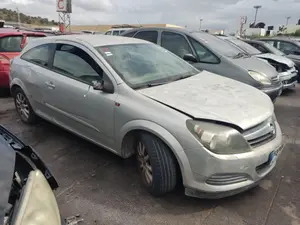 OPEL ASTRA H GTC foto 6