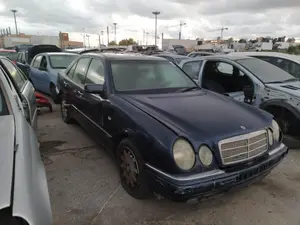 MERCEDES-BENZ CLASE E (BM 210) BERLINA foto 3