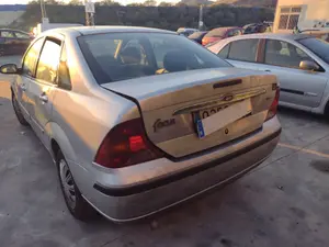 FORD FOCUS BERLINA (CAK) foto 2