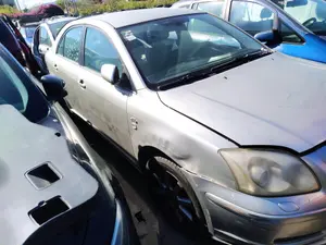 TOYOTA AVENSIS BERLINA (T25) foto 4