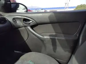 FORD FOCUS BERLINA (CAK) foto 3