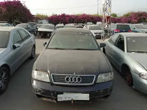 AUDI A6 BERLINA (4B2) foto 1