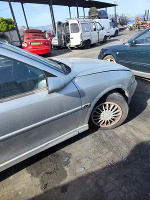 OPEL VECTRA B BERLINA foto 6