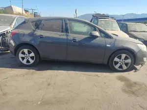 OPEL ASTRA J BERLINA 5P foto 4