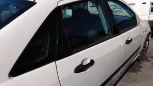 FORD FOCUS BERLINA (CAK) foto 34
