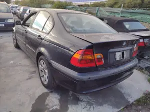 BMW SERIE 3 BERLINA (E46) foto 6