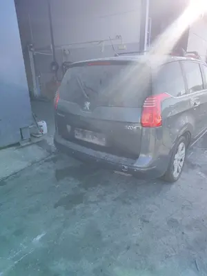 PEUGEOT 5008 foto 5