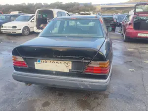 MERCEDES-BENZ CLASE 124 (BM 124) BERLINA foto 8