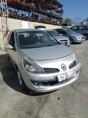 RENAULT CLIO III foto 2