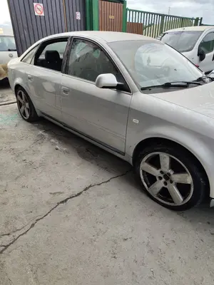 AUDI A6 BERLINA (4B2) foto 4