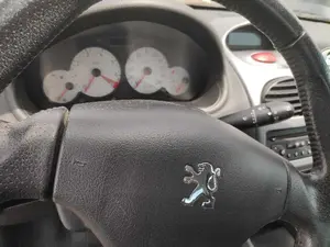 PEUGEOT 206 BERLINA 4-PT. foto 2