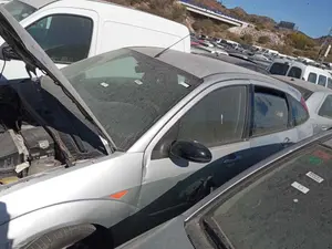 FORD FOCUS BERLINA (CAK) foto 4