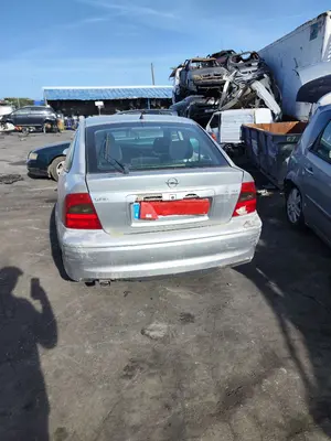 OPEL VECTRA B BERLINA foto 4