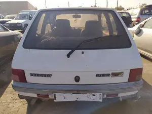 PEUGEOT 205 BERLINA foto 2