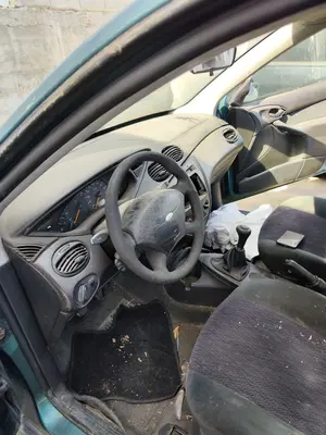 FORD FOCUS BERLINA (CAK) foto 9