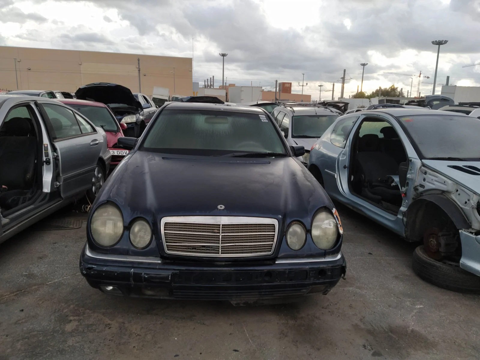 MERCEDES-BENZ CLASE E (BM 210) BERLINA
