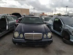 MERCEDES-BENZ CLASE E (BM 210) BERLINA foto 1