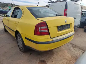 SKODA OCTAVIA BERLINA (1U2) foto 2