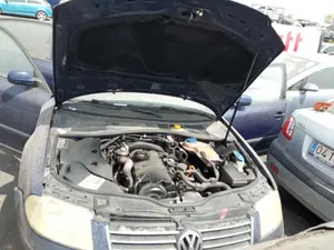 VOLKSWAGEN PASSAT BERLINA (3B3) foto 6