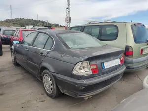 BMW SERIE 3 BERLINA (E46) foto 3