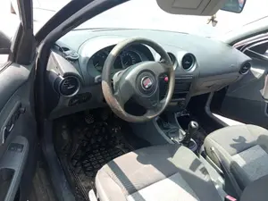 SEAT IBIZA (6L1) foto 2