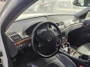 MERCEDES-BENZ CLASE E (BM 211) BERLINA foto 2