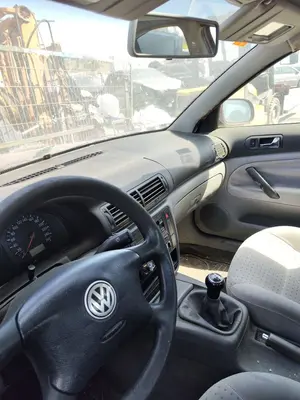 VOLKSWAGEN PASSAT BERLINA (3B2) foto 7