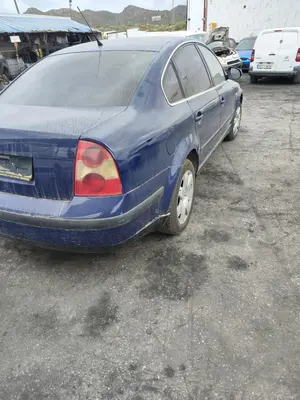 VOLKSWAGEN PASSAT BERLINA (3B3) foto 3