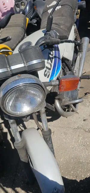 SUZUKI GSX 400 (1985-1989) foto 1