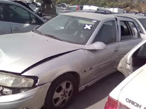 OPEL VECTRA B BERLINA foto 2