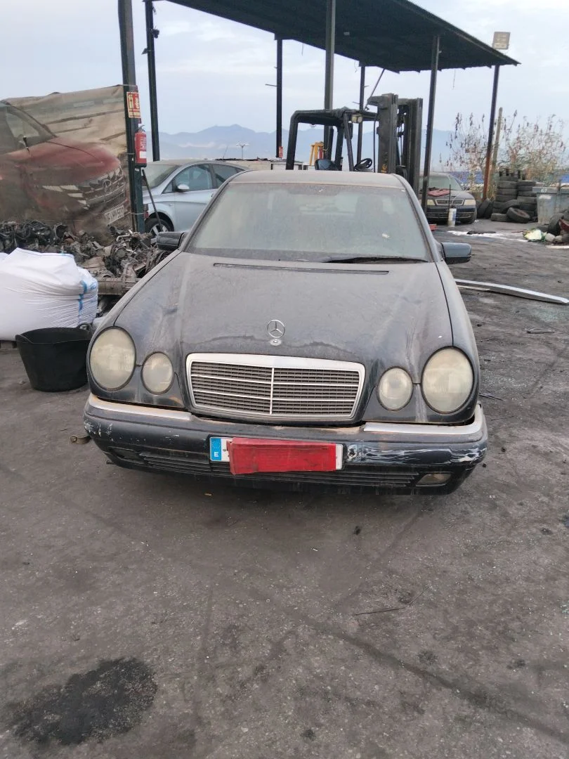 MERCEDES-BENZ CLASE E (BM 210) BERLINA